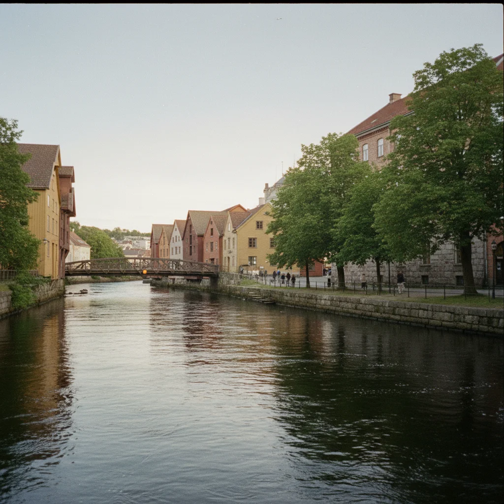 Bunte Speicherhäuser an der Nidelva in Trondheim