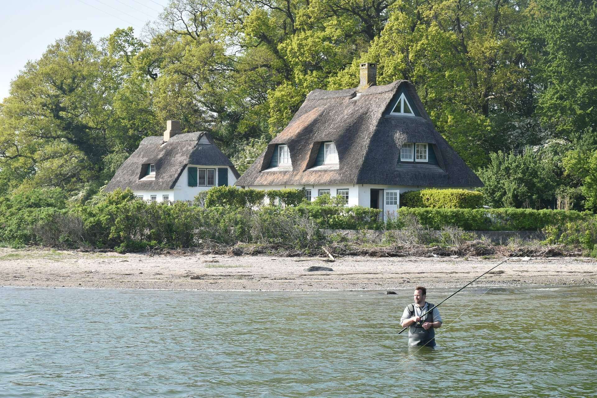 Ferienhaus mit typisch dänischem Reetdach