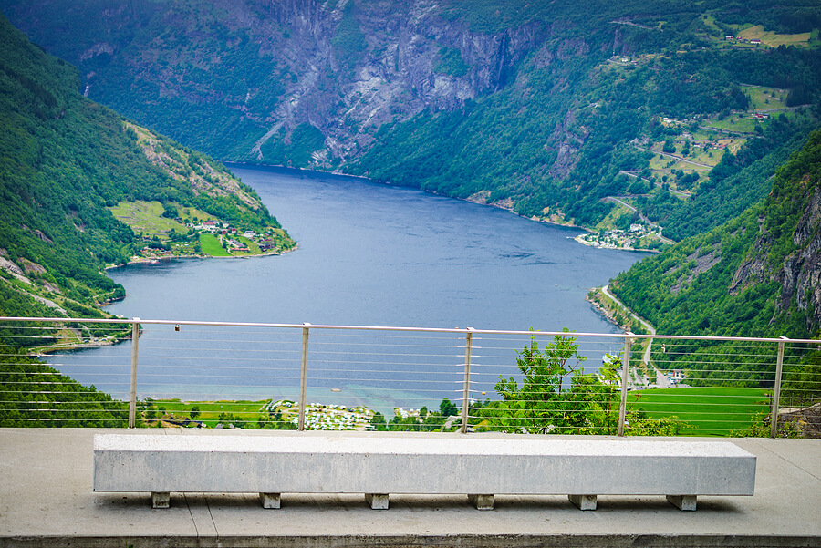 Aussichtspunkt Flydalsjuvet am Geirangerfjord in Norwegen