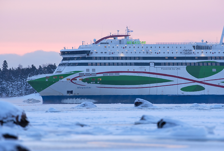 Schiff Megastar über Estland nach Helsinki.
