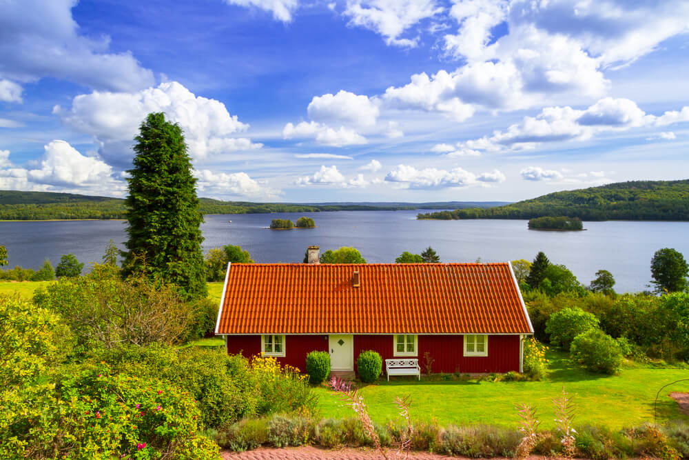 Rotes Ferienhaus am See Südschweden