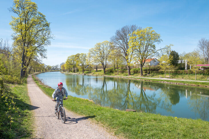 Fahrrad fahren entlang des Götakanals