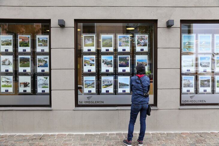Immobilienangebote eines Maklerbüros in Norwegen