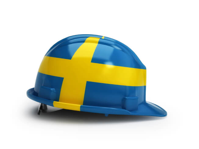 Bauhelm mit schwedischer Flagge - Jobsuche in Schweden
